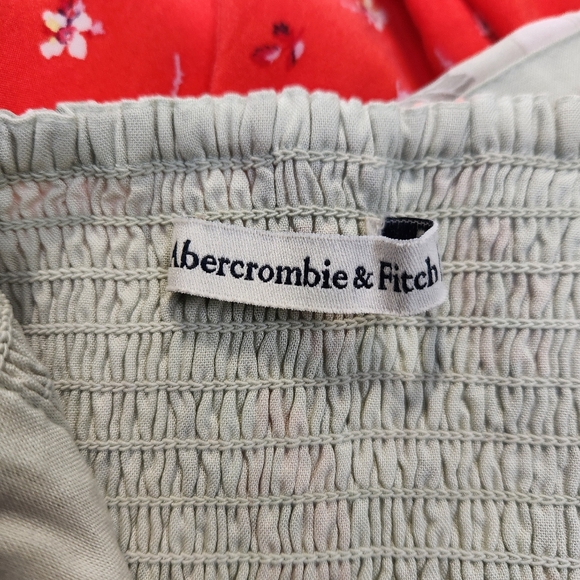 Abercrombie & Fitch Floral Crop Top in Cream and Pink - Picture 9 of 13